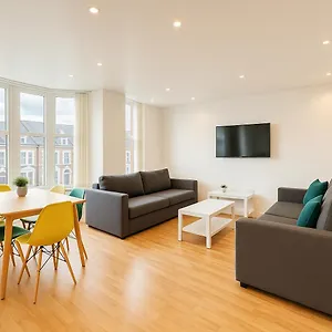 duplex-apartment-for-up-to-13-near-city-centre.cardiffhotelswales.com/