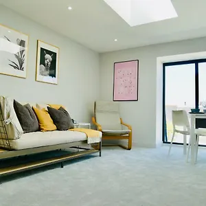 stunning-sea-view-apartment-near-the-beach-bournemouth-poole.bournemouth-hotels.org/